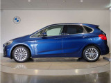 BMWではロングホイールベースの採用をしており、すべての車種に適用され、走行中の安定感の向上されております。また室内空間の広さにも貢献しております。