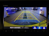 【バックカメラ】運転が苦手な方も車庫入れラクラクです!ギアをリバースに入れれば自動的に切り換わりますので、面倒な操作は不要です♪狭い駐車場もお車を傷つけず安心ですね!
