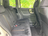 運転席側後部座席