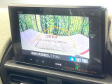 【バックカメラ】駐車時に後方がリアルタイム映像で確認できます。大型商業施設や立体駐車場での駐車時や、夜間のバック時に大活躍!運転スキルに関わらず、今や必須となった装備のひとつです!