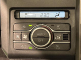 車内空調は&rdquo;AUTOエアコン&rdquo;にお任せ。運転に集中出来ますよ!