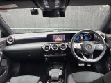 自動車保険に関しても、メルセデス・ベンツ専用のプログラムをご用意しております。飛び石や落下物などでのフロントガラスの修理が必要となった場合、最大で9万円分の補償を致します。