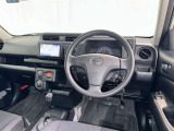 運転席まわりです。 各操作スイッチは使いやすい位置に配置されてます。
