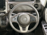 インテリアに合わせたデザインのステアリングは、運転される方のことも考え、運転しやすい形状、大きさです。是非一度、実際に触ってお確かめください。