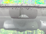 【トヨタセーフティセンス】走行中に前方の車両等を認識し、衝突しそうな時は警報とブレーキで衝突回避と被害軽減をアシスト。より安全にドライブをお楽しみいただけます。