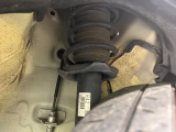 お車を安心してお乗りいただく為には、足回りの定期点検が欠かせません。サービスサポート(有償保証)では無料点検もご提供しており、安心のカーライフをお過ごしいただけるサポート体制が整っています。
