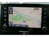 8インチディスプレイオーディオを装備。ナビキットを搭載していますので画面に地図を表示できます。また、フルセグTVの視聴をオプションで追加できます。