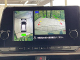 【アラウンドビューモニター】専用のカメラにより、上から見下ろしたような視点で360度クルマの周囲を確認することができます☆死角部分も確認しやすく、狭い場所での切り返しや駐車もスムーズに行えます。