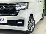 【LEDヘッドライト】悪天候や夜間走行時も良好な視界を確保し安心して運転できる高輝度LEDヘッドライトを装備!点灯速度が早く、消費電力も抑えられています。