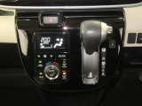 オートエアコンで暑い夏も寒い冬も快適な車内で運転出来ます。