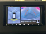 上からの視点で狭い駐車場への駐車に役立つ、アラウンドビューモニター対応メモリーナビ装備。