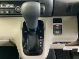 発進時から滑らかに加速する無段階変速のCVTはストップ&ゴーの多い街の中も快適です