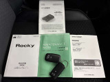 あると便利なスマートキー付きです。鍵の開閉もエンジンの始動もワンタッチでとてもカンタンです。両手がふさがってても快適です。
