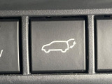 【パワーバックドア】スマートキーや運転席のボタンを押すだけでリアゲートが自動で開閉します!荷物を持っている時や、高い位置にあるバックドアを閉める際に便利な機能です♪