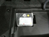 スペアタイヤレス車です。応急セットを搭載しております。