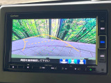 【バックカメラ】駐車時に後方がリアルタイム映像で確認できます。大型商業施設や立体駐車場での駐車時や、夜間のバック時に大活躍!運転スキルに関わらず、今や必須となった装備のひとつです!