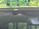 【ホンダセンシング】走行中に前方の車両等を認識し、衝突しそうな時は警報とブレーキで衝突回避と被害軽減をアシスト。より安全にドライブをお楽しみいただけます。