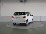 コ字型のランプが目を引く後姿です。