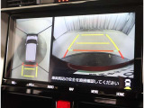 後方の見える安心をお届けするバックモニター付:バックするときのアシストラインもあって楽々バック!車庫入れや縦列駐車をサポートし、苦手な駐車も安心です!今やもう手放せない装備ですネ♪