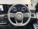 【純正革巻きステアリング】上質な革を使用することで、手にしっかり馴染みとても運転しやすいハンドルです♪
