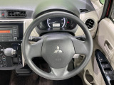 インテリアに合わせたデザインのステアリングは、運転される方のことも考え、運転しやすい形状、大きさです。是非一度、実際に触ってお確かめください。