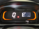 燃費のいい運転をするとイルミネーションがアンバー色からグリーンへ変化します。楽しくエコドライブできます。