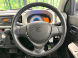 インテリアに合わせたデザインのステアリングは、運転される方のことも考え、運転しやすい形状、大きさです。是非一度、実際に触ってお確かめください。