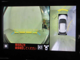 パノラミックビューモニター付きです。車両を上から見たような映像をディスプレイオーディオ画面に表示。運転席からの目視だけでは見にくい、車両周辺の状況をリアルタイムでしっかり確認できます。