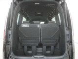 タテにもヨコにもワイドなテールゲート開口部と、低い開口部地上高により、重い荷物も簡単に積み込むことができます。広いラゲッジスペースで、普段使いから旅行まで、ざまざまなシーンで大活躍です。