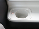 ホッとカップホルダーが運転席・助手席にあります。ホットドリンクをちょうど良い温度でキープしてくれる保温機能付で嬉しいです。