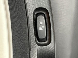 ●フロントシートヒーティング:運転席・助手席共に三段階で調節が可能なシートヒーターを装備しております。季節を問わず快適にご使用いただけます。