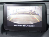 【バックカメラ】駐車が苦手な方でも安心してお乗りいただけます。リバース連動で画面が切り替わるのでとっても便利です。今や後方確認の必須アイテムですよね。