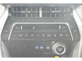 【左右独立エアコン】運転席と助手席でそれぞれお好みの温度設定が可能です。