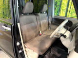 運転席まわりには十分なスペースがあり、大柄な方でもゆったり運転していただける環境です。