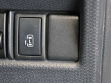ディーラーオプション品の取り付けなども専門スタッフが作業させて頂きますのでご安心下さい。