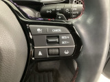 【アダプティブ・クルーズ・コントロール】予め設定した車速内でクルマが自動的に加減速。 前走車との適切な車間距離を維持しながら追従走行し、高速道路でのドライバーの疲労を軽減してくれる嬉しい機能付♪