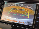 【バックカメラ】駐車時に後方がリアルタイム映像で確認できます。大型商業施設や立体駐車場での駐車時や、夜間のバック時に大活躍!運転スキルに関わらず、今や必須となった装備のひとつです!