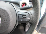Hondaセンシングの機能のひとつ、アダプティブクルーズコントロール付!アクセルから足を離しても設定したスピードと前車との車間を保ち走行してくれます!車線維持もアシスト☆高速道路で疲労軽減ですね☆