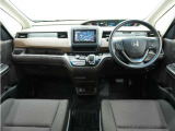 ◆視界広々で非常に運転しやすくロングドライブでも疲れを感じさせないすっきりとまとまったインパネ周りです。