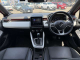 フランス車ならではのオシャレな内装がオススメです!