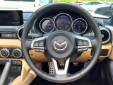 【純正革巻きステアリング】上質な革を使用することで、手にしっかり馴染みとても運転しやすいハンドルです♪