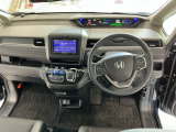 【前方視界】開放的な前方視界!運転がしやすく疲れにくいです♪窓が大きく、見通しがとっても良いおクルマですよ♪