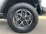 ご納車後も安心の認定中古車保証がございます。走行距離無制限で修理・部品交換はもちろん、24時間365日対応による無料ロードサービスも付帯されます。