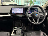 コックピットは、BMWらしくセンター・コンソールがドライバーに向けて傾けられた設計になっています。