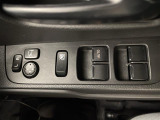 【電動格納ミラー】運転席のスイッチで、ドアミラーの開閉や角度の調整ができます。
