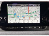 NissanConnect ナビゲーションシステム(地デジ内蔵)(9インチワイドディスプレイ、ハンズフリーフォン、VICS(FM多重)、ボイスコマンド、Bluetooth対応、USB接続、HDMI接続、Apple CarPlay連携)。