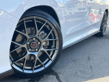 【BBS製純正19インチアルミホイール】大人気メーカーのホイールを装備♪軽量・高硬度のアルミホイールは、ハンドリング・加速など、走りの質を向上してくれます♪