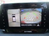 空から見下ろしているような視点で周囲を確認できるアラウンドビューモニター。駐車時とても便利♪