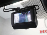 ◆ドライブレコーダー◆映像・音声などを記録する自動車用の装置です。 もしもの事故の際の記録はもちろん、旅行の際の思い出としてドライブの映像を楽しむことができます。