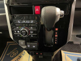 オートエアコン♪お好みの温度に設定するだけで車内を快適空間にしてくれますよ♪